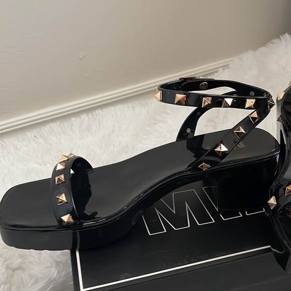 MIA-summer, gel sandals, black with studs! Size 8 - Picture 3 of 5